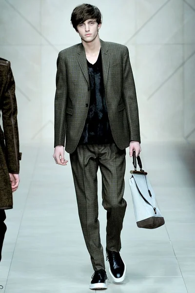 Look 28